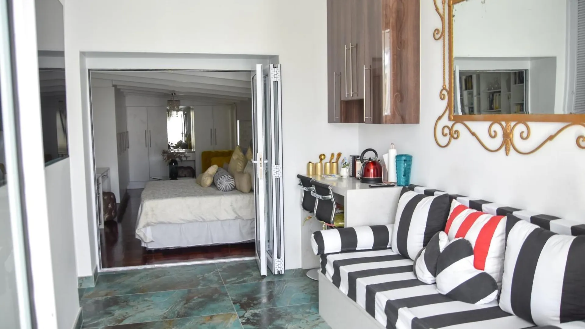 Apartment Posh Spot On The Beachfront Sleeps 5 Port Elizabeth