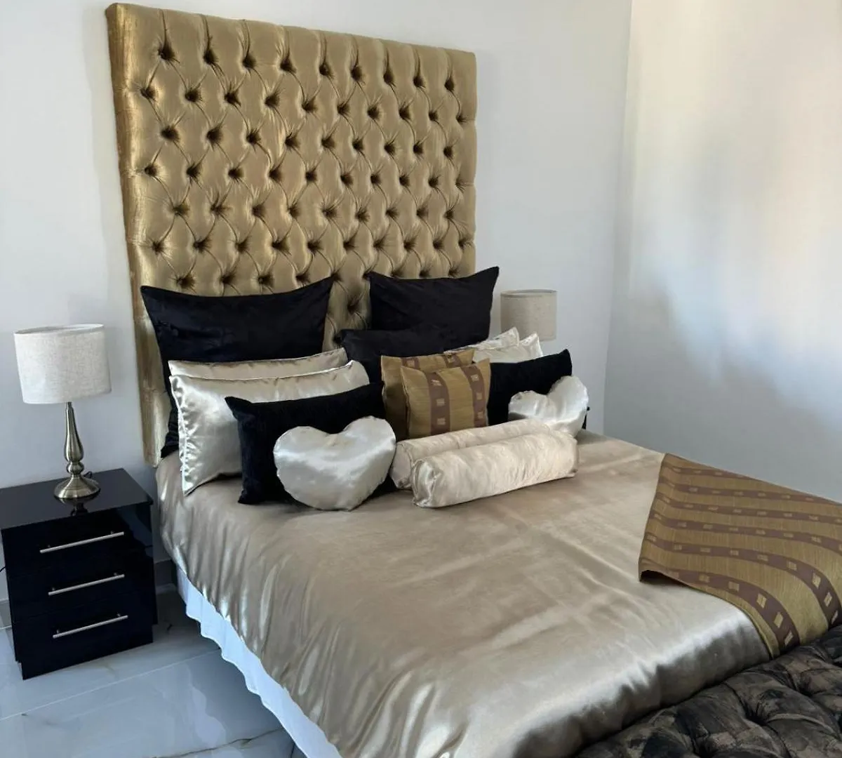 Posh Spot On The Beachfront Sleeps 5 Port Elizabeth Apartment